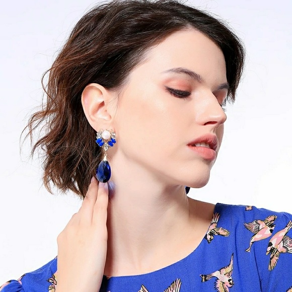 Sapphire Blue Crystal Vtg Drop & Dangle Earrings - Picture 3 of 7